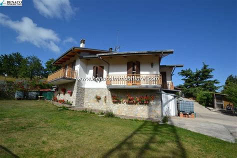 Villa in Vendita in Via Prada a San Zeno di Montagna